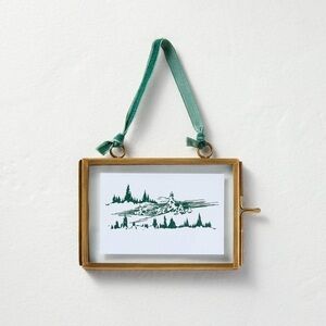 NWT Brass and Glass Landscape Frame
Ornament - Hearth & Hand™ with Magnolia